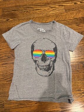 CHASER Gray Skull Tee with Rainbow Sunglasses